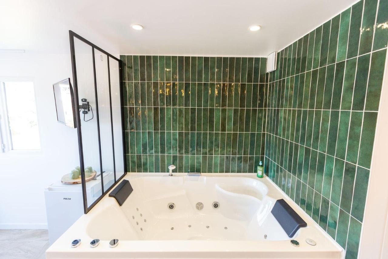 Love Room Du Mont D'Or - Baignoire Spa - Minibar Offert Marseille Extérieur photo