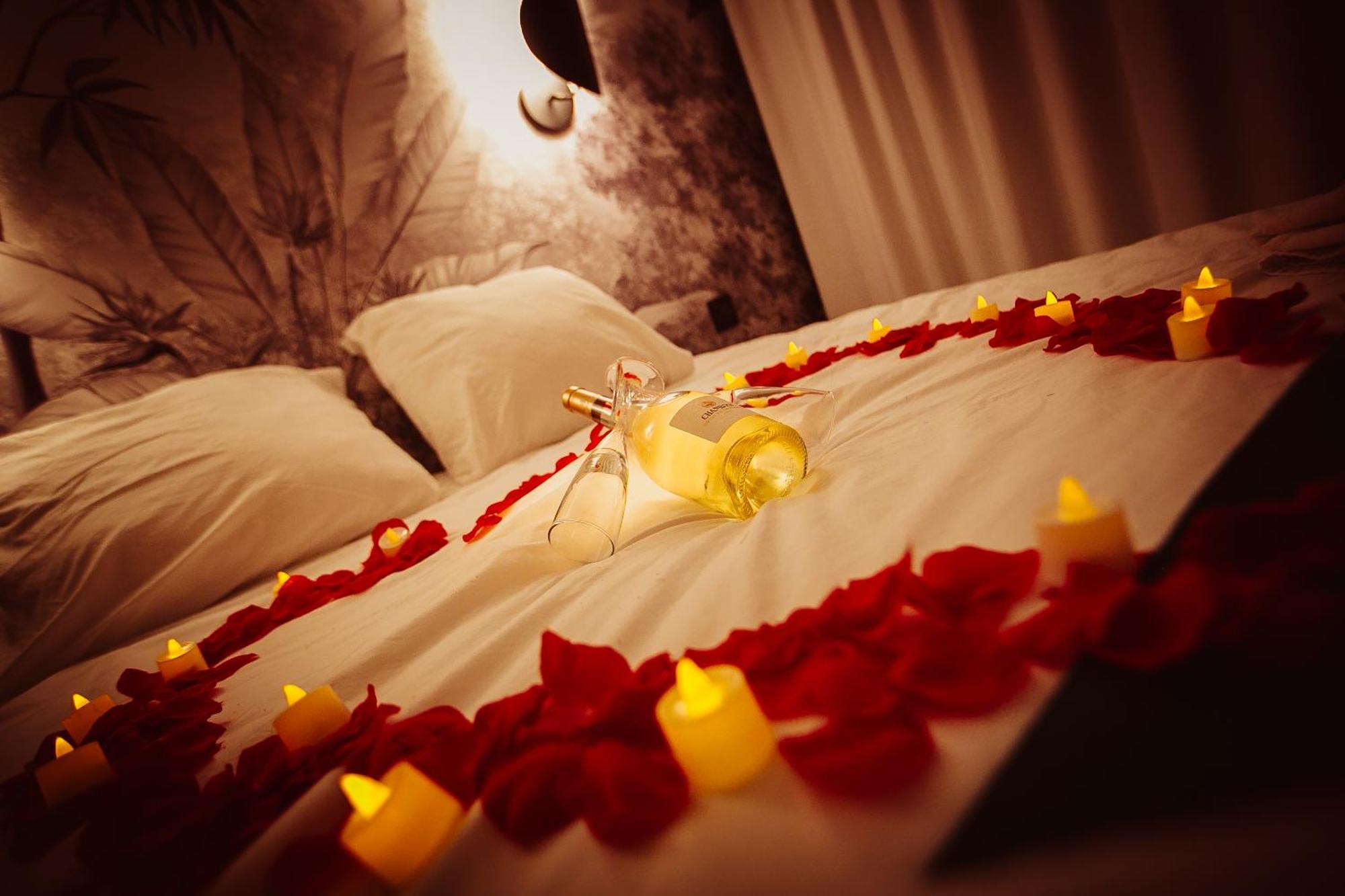 Love Room Du Mont D'Or - Baignoire Spa - Minibar Offert Marseille Extérieur photo