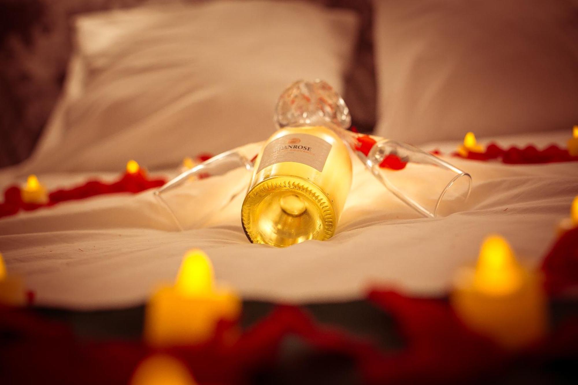 Love Room Du Mont D'Or - Baignoire Spa - Minibar Offert Marseille Extérieur photo